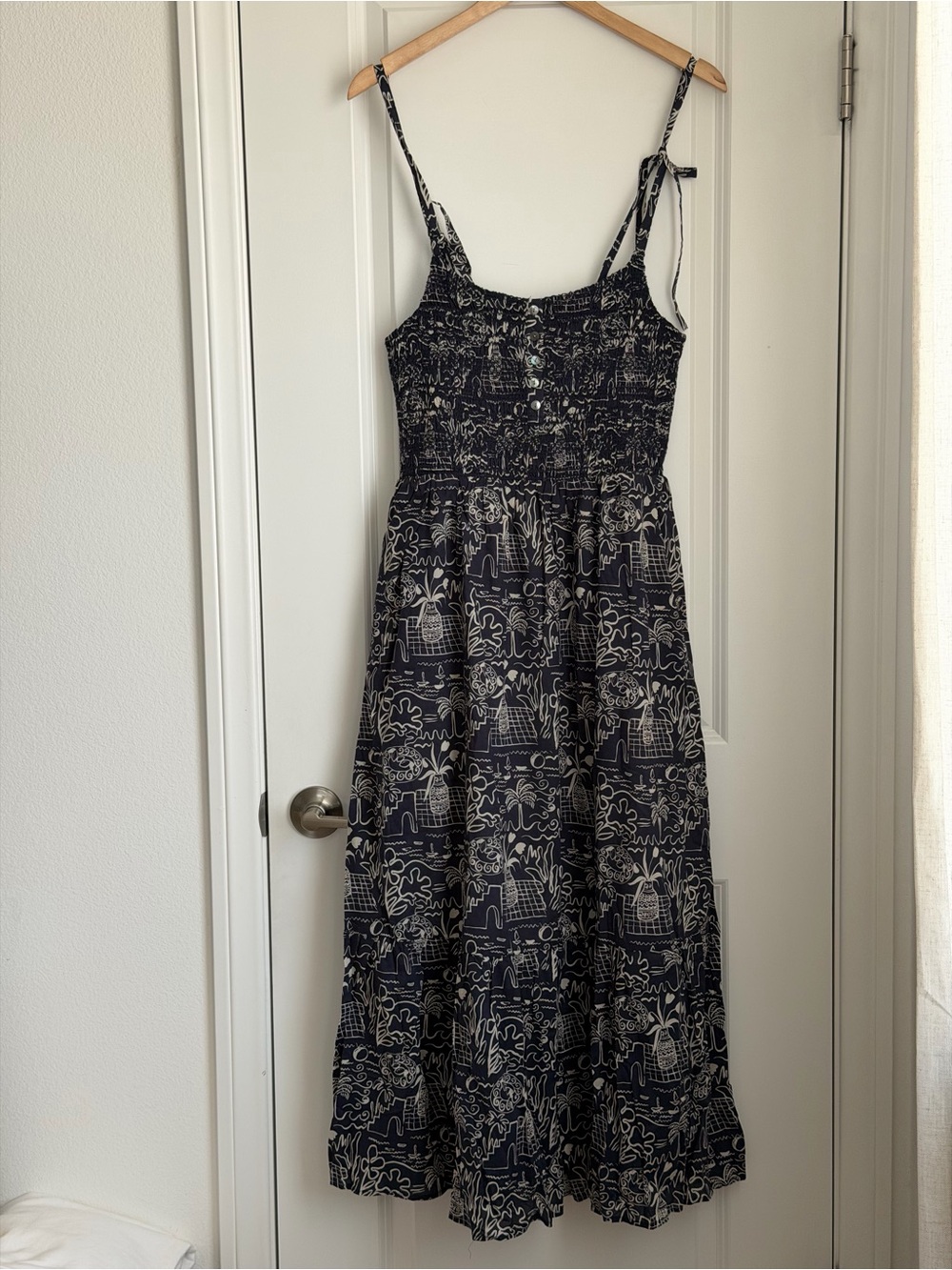 Marine Layer Carmen Smocked Dress in Flores Print, Size Medium - Picture 5 of 8